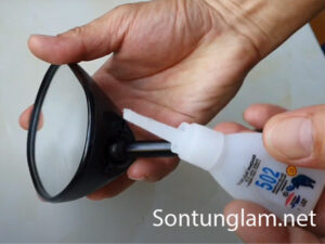sua-guong-xe-may-bi-long